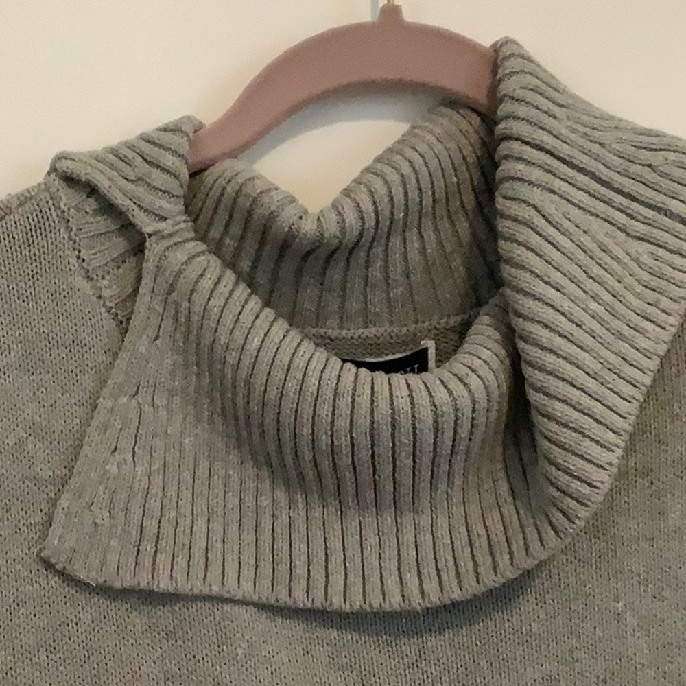 Gray sweater - Picture 3 of 5